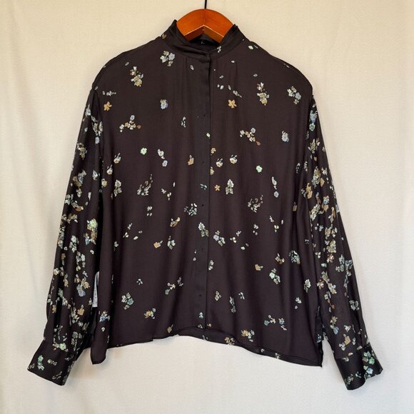 Vince Black Blue Scattered Floral Print 100% Silk Mother of Pearl Button Blouse - Picture 10 of 16